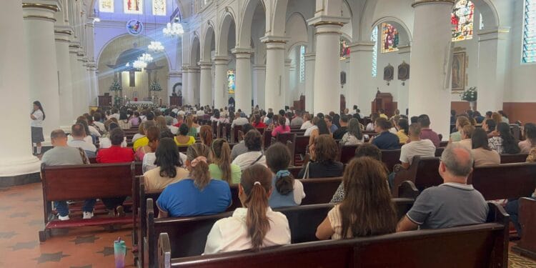 Acto litúrgico en solidaridad con el Catatumbo. Desde la Iglesia de la Sagrada Familia, en Bucaramanga.