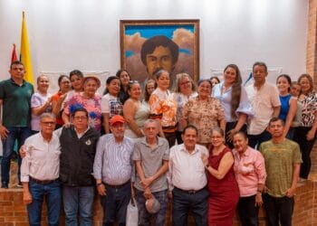 Directivos del SES acompañan a familiares y amigos en acto de reflexión en memoria de Isidro Caballero Delgado, dirigente sindical del magisterio quien fue víctima de desaparición forzada en 1989.