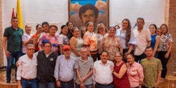 Directivos del SES acompañan a familiares y amigos en acto de reflexión en memoria de Isidro Caballero Delgado, dirigente sindical del magisterio quien fue víctima de desaparición forzada en 1989.