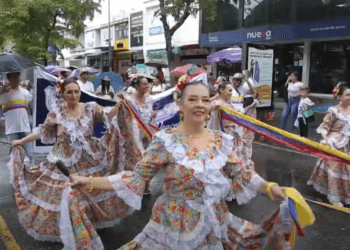 Las denuncias del SES en medio del desfile de comparsas del magisterio de Bucaramanga.