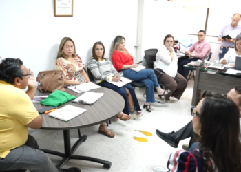 El SES denuncia liberación de docentes sin argumentos y hacinamiento en el colegio Jorge Ardila Duarte de Bucaramanga.
