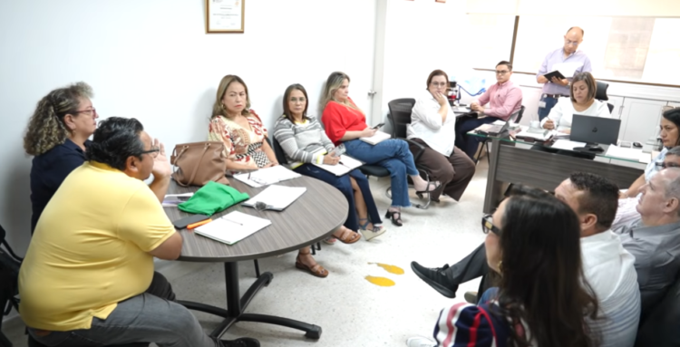 El SES denuncia liberación de docentes sin argumentos y hacinamiento en el colegio Jorge Ardila Duarte de Bucaramanga.