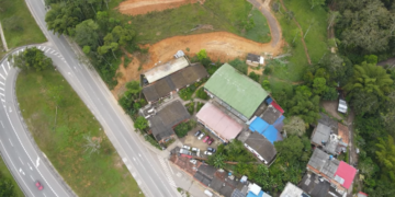 En el Colegio Portugal de Lebrija un muro podría desplomarse y generar una tragedia.