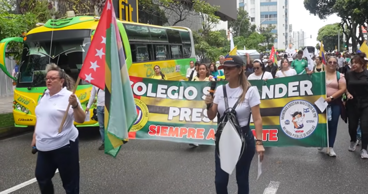 Los docentes de Santander participaron en el paro convocado por Fecode.